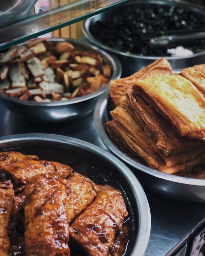 Hủ tiếu và mì vịt tiềm chay hay nem nướng Nha Trang chính hiệu? - ảnh 6