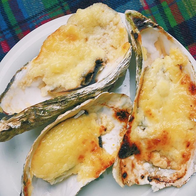 Món ngon Sài Gòn: Hải sản giá hạt dẻ và thực đơn phủ ngập cheese, bạn chọn đi! - ảnh 3