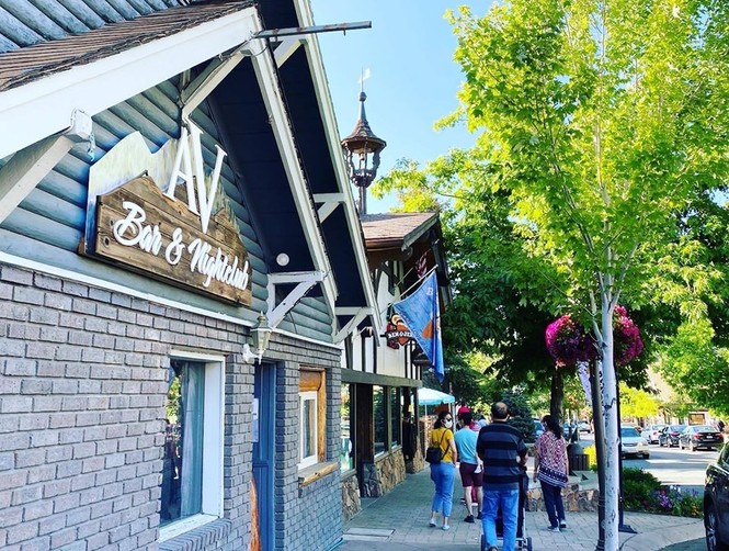 Big Bear Lake - thành phố trên núi được bao quanh bởi hàng thông xanh rì - ảnh 1
