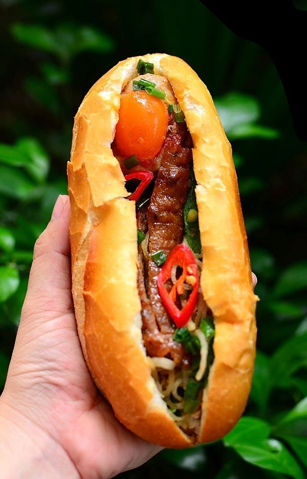 Lót dạ bằng ổ bánh mì xíu mại và phá lấu khìa hay cả một... siêu thị bánh tráng mix đủ vị? - ảnh 3