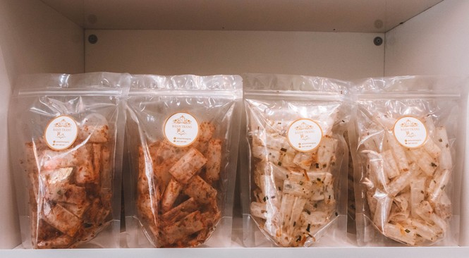 Lót dạ bằng ổ bánh mì xíu mại và phá lấu khìa hay cả một... siêu thị bánh tráng mix đủ vị? - ảnh 9
