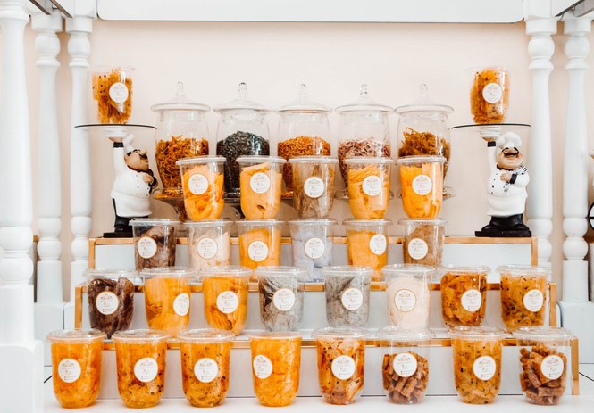 Lót dạ bằng ổ bánh mì xíu mại và phá lấu khìa hay cả một... siêu thị bánh tráng mix đủ vị? - ảnh 10
