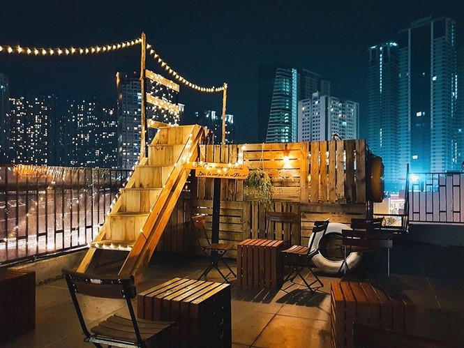 Nhà của Nắng và Khói Rooftop, cà phê với bạn hay đi “đu đưa” một mình cũng cực chill - ảnh 1