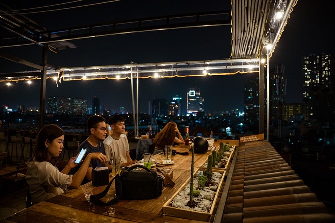 Nhà của Nắng và Khói Rooftop, cà phê với bạn hay đi “đu đưa” một mình cũng cực chill - ảnh 6
