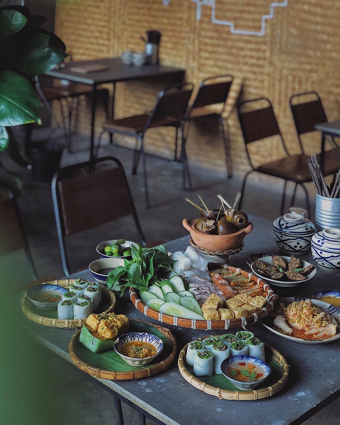 Hẹn hò Sài Gòn: Ăn thả cửa cùng mẹt bún đậu tá lả và buffet lẩu ngon mê man - ảnh 1