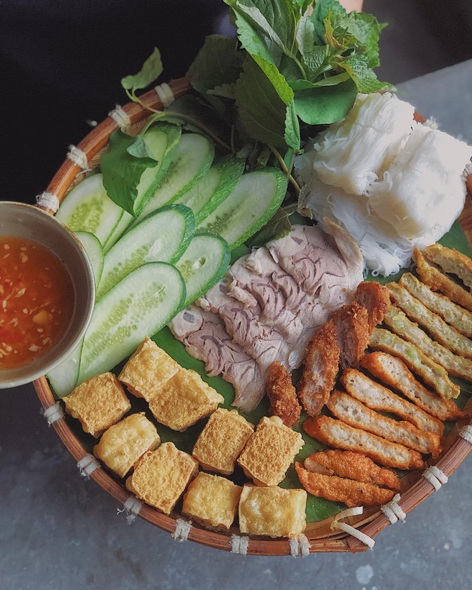 Hẹn hò Sài Gòn: Ăn thả cửa cùng mẹt bún đậu tá lả và buffet lẩu ngon mê man - ảnh 3