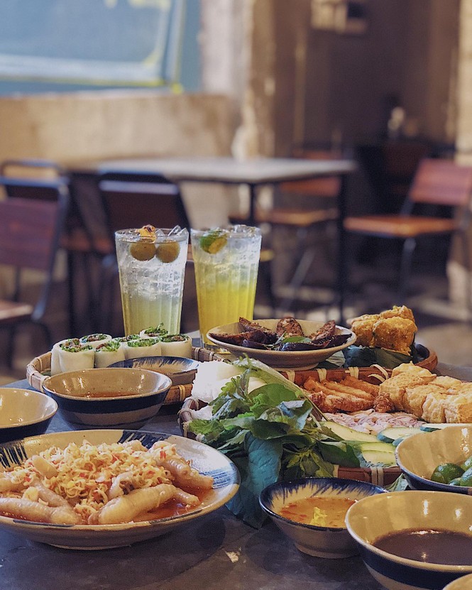 Hẹn hò Sài Gòn: Ăn thả cửa cùng mẹt bún đậu tá lả và buffet lẩu ngon mê man - ảnh 4