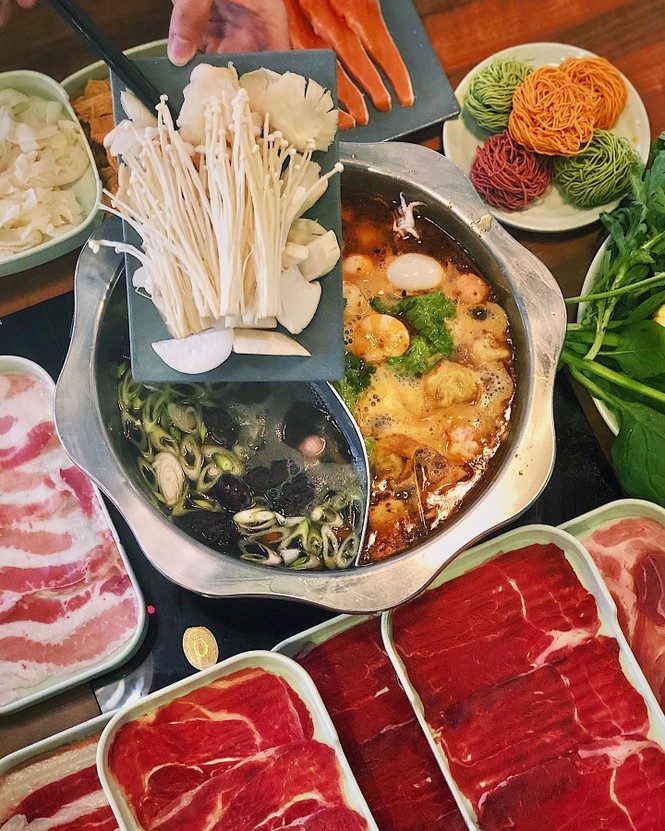 Hẹn hò Sài Gòn: Ăn thả cửa cùng mẹt bún đậu tá lả và buffet lẩu ngon mê man - ảnh 8