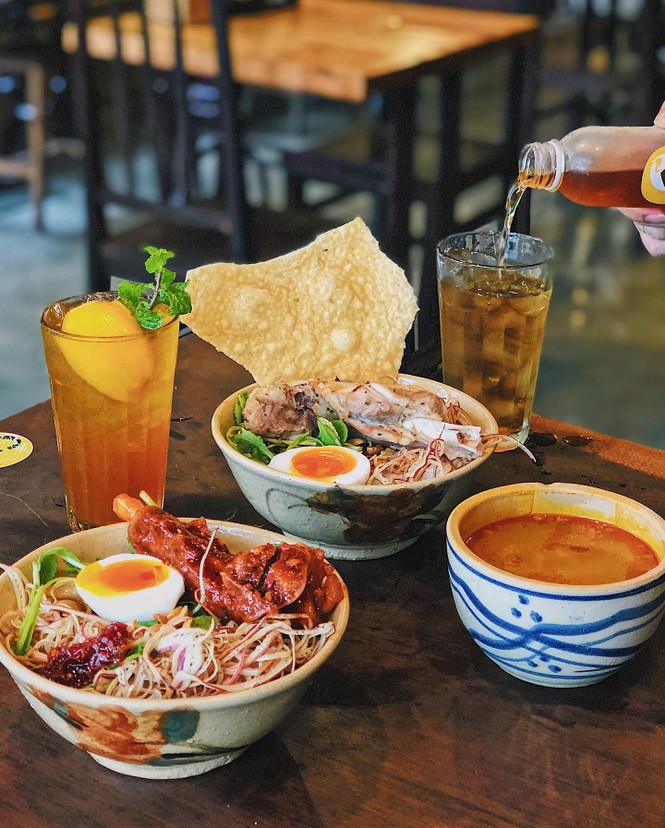 Hẹn hò Sài Gòn: Măm măm sườn cây siêu to khổng lồ và phá lấu ngon nhất Quận 1 - ảnh 4