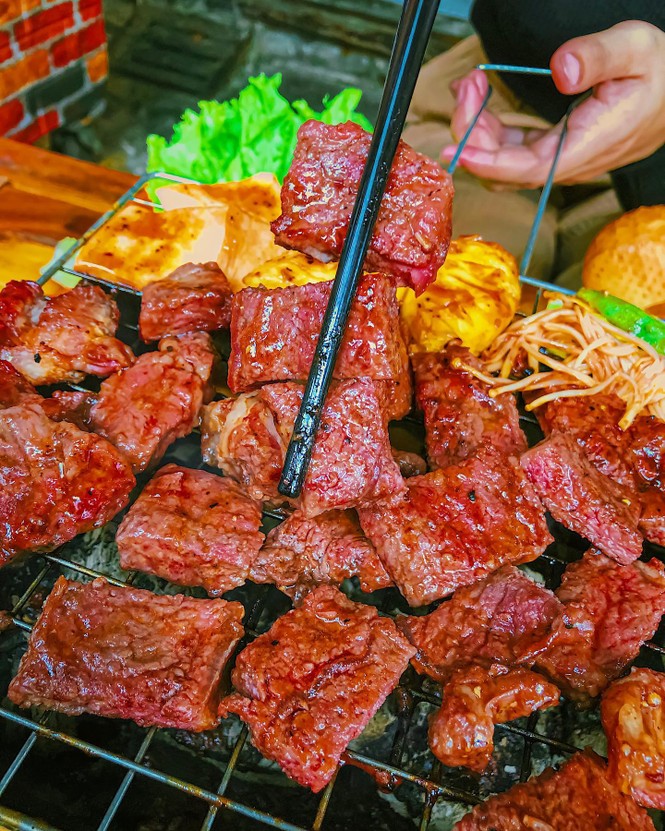 Gà cay phô mai và bò sốt trứng muối, bên nào… mập hơn? - ảnh 5