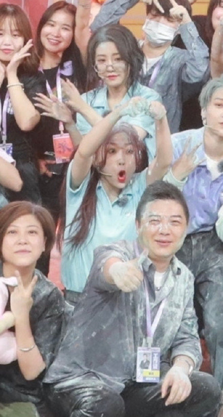 Hội những nữ idol không ngại “bóc phốt” ông chủ: Ngu Thư Hân chuyên đem sếp ra tấu hài - ảnh 2