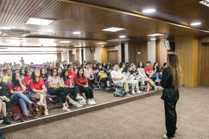 Thử Thách Kim Cương 2020: Ngày đầu vui nhộn cùng dàn nữ diễn giả vừa đẹp vừa