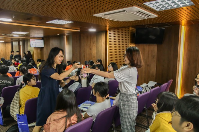 Thử Thách Kim Cương 2020: Ngày đầu vui nhộn cùng dàn nữ diễn giả vừa đẹp vừa