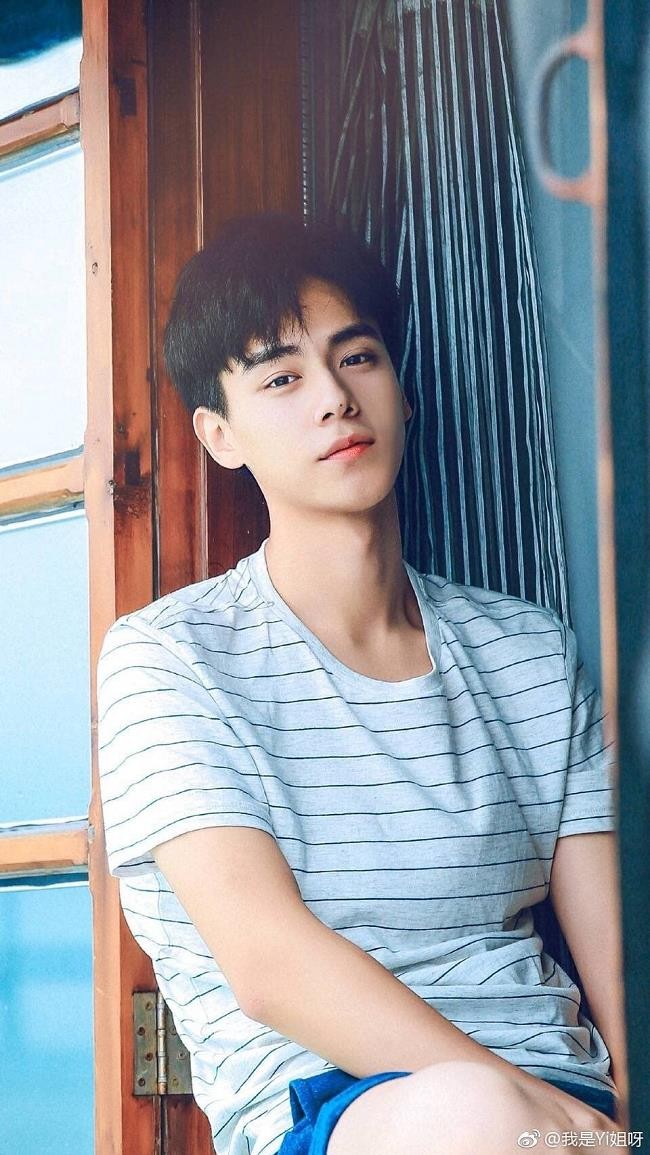 Trong thế giới fangirl: Nếu tình này là chóng vánh, bây giờ tôi phải thích anh thật nhiều - ảnh 1