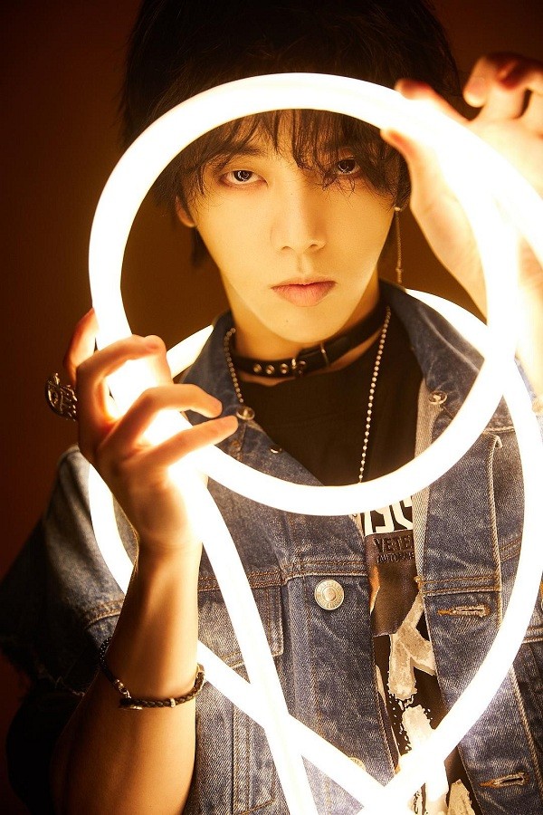 Trong thế giới fangirl: Càng lớn càng mất đi can đảm, rồi một ngày gặp được Hoa Thần Vũ - ảnh 1
