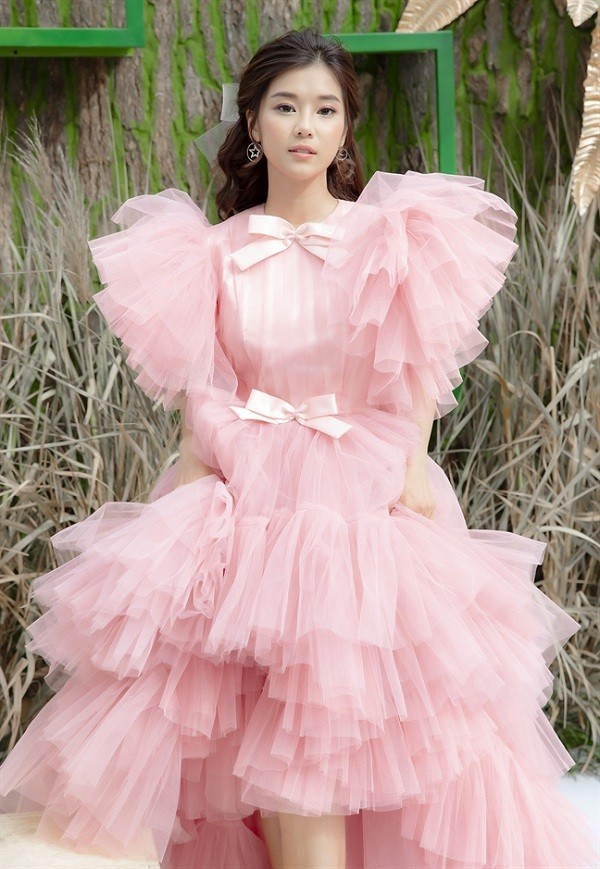Trong thế giới fangirl: Ngoài kia nếu có khó khăn quá, về với fan Yến nhé, yêu thương! - ảnh 1