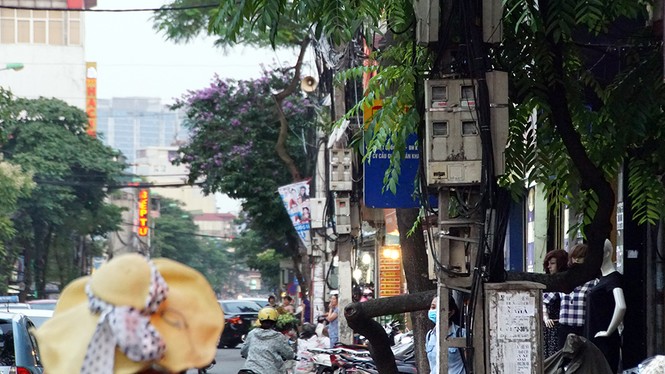 Biển báo giao thông 'thách thức' người đi đường Thủ đô - ảnh 10