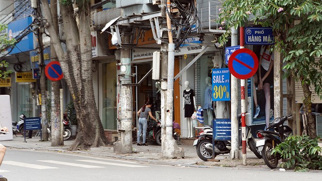 Biển báo giao thông 'thách thức' người đi đường Thủ đô - ảnh 16