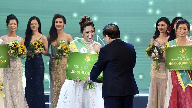 Màn trình diễn áo dài thướt tha tại chung kết “Người đẹp xứ Trà” 2017 - ảnh 35