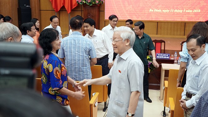 Chùm ảnh: Tổng Bí thư tiếp xúc cử tri đơn vị bầu cử số 1 - ảnh 1