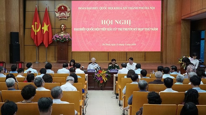 Chùm ảnh: Tổng Bí thư tiếp xúc cử tri đơn vị bầu cử số 1 - ảnh 2