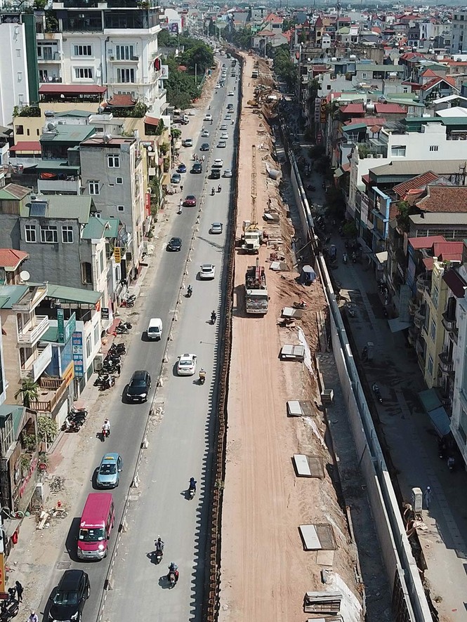 Người dân khốn khổ dưới khói bụi ngày nắng của công trình “rùa bò“ - ảnh 2