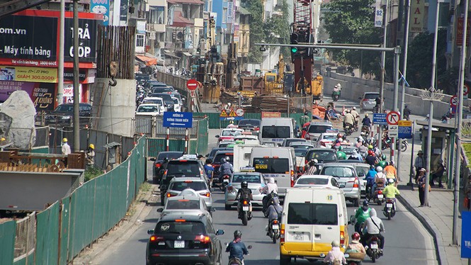 Người dân khốn khổ dưới khói bụi ngày nắng của công trình “rùa bò“ - ảnh 7