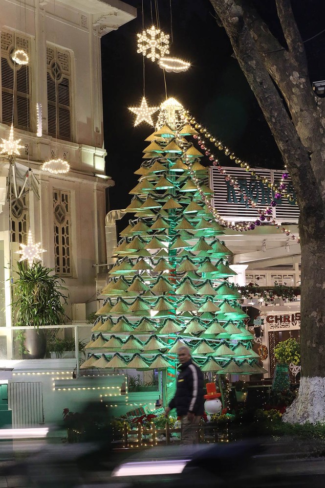 Khắp phố phường Hà Nội đã rạo rực trước mùa Noel - ảnh 7