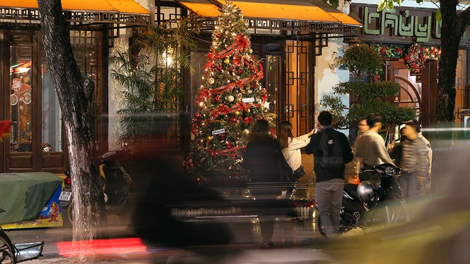 Khắp phố phường Hà Nội đã rạo rực trước mùa Noel - ảnh 8