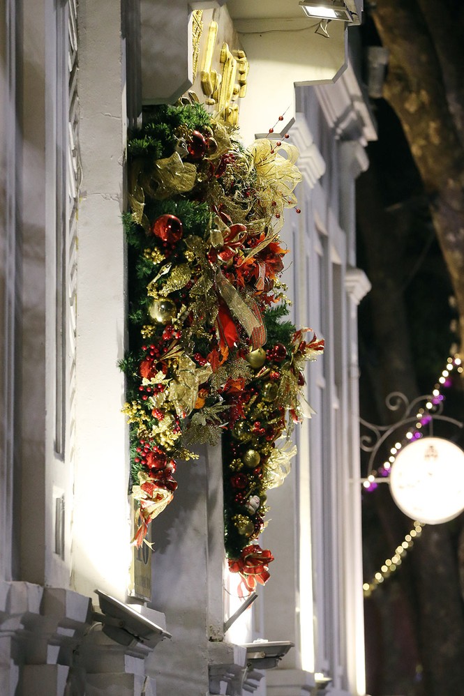 Khắp phố phường Hà Nội đã rạo rực trước mùa Noel - ảnh 11