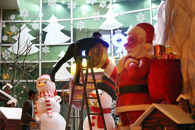 Khắp phố phường Hà Nội đã rạo rực trước mùa Noel - ảnh 12