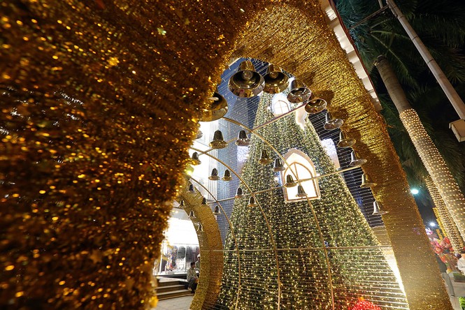 Khắp phố phường Hà Nội đã rạo rực trước mùa Noel - ảnh 16