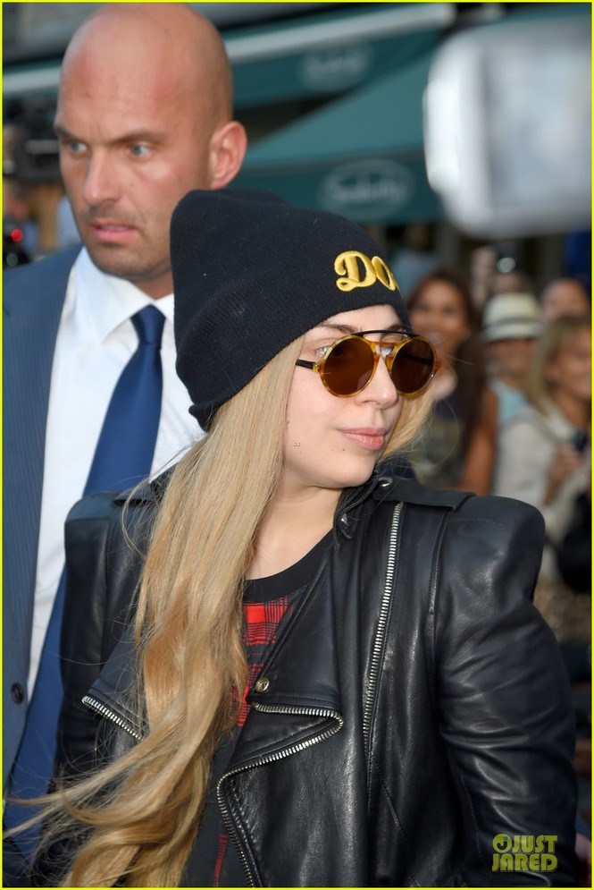 Lady Gaga bị bạn trai 'sàm sỡ' giữa phố - ảnh 2