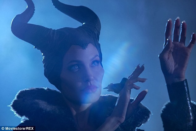 Angelina Jolie đẹp mặn mà bất chấp gầy ốm vì bệnh tật - ảnh 9