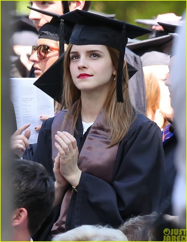 Emma Watson xinh đẹp, nổi bật trong lễ tốt nghiệp - ảnh 5