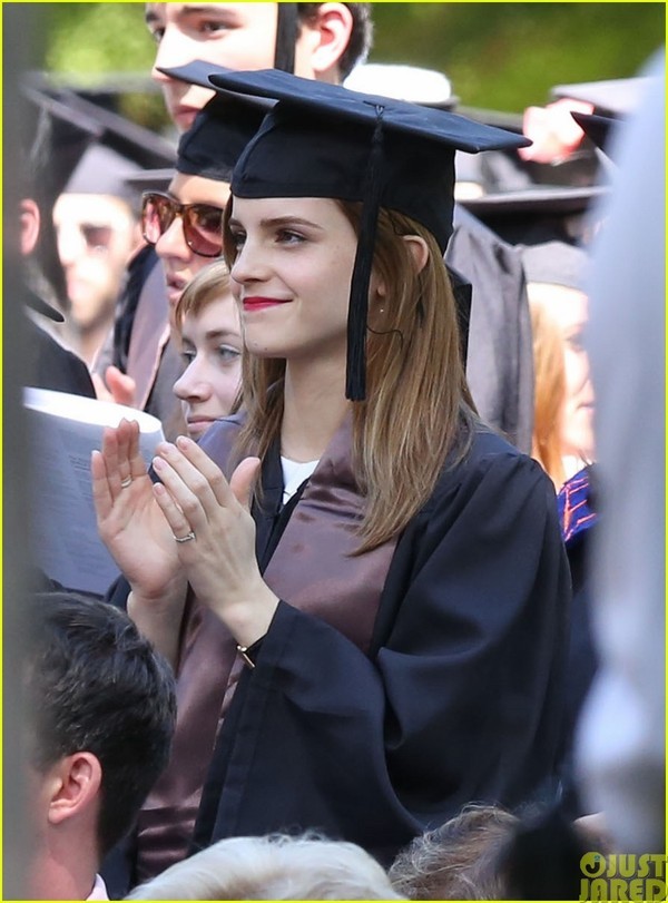 Emma Watson xinh đẹp, nổi bật trong lễ tốt nghiệp - ảnh 6