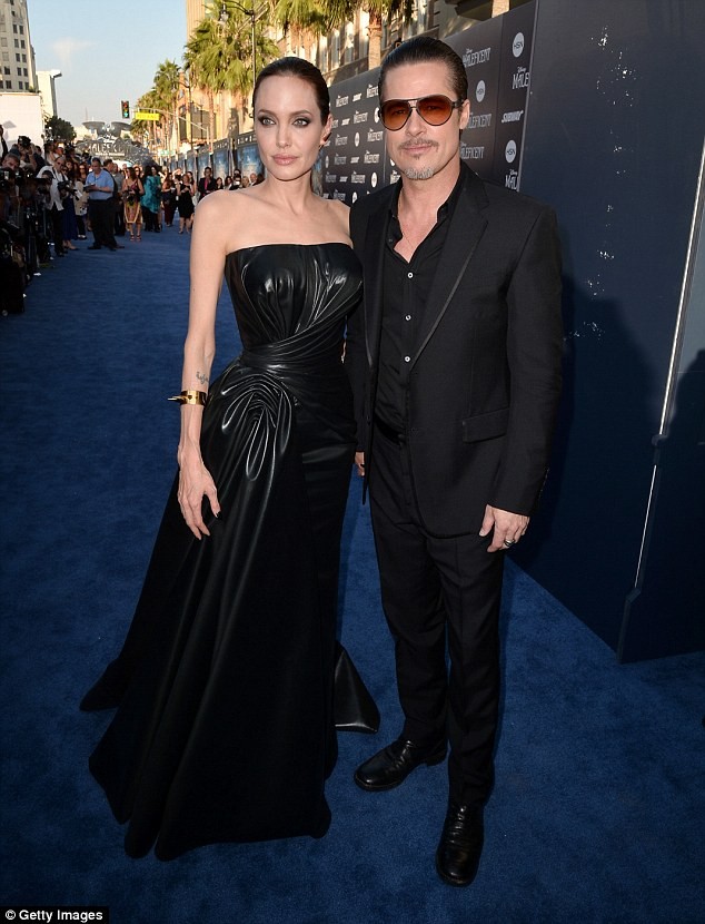Brad Pitt bị đấm thẳng vào mặt khi đi sự kiện cùng vợ - ảnh 1