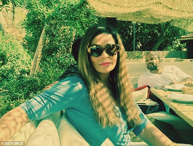 Beyonce tung ảnh mặc bikini “đập tan” tin đồn bầu bí - ảnh 9