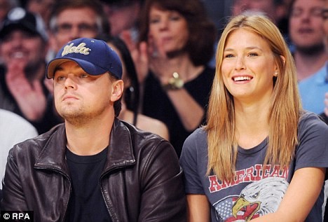 Siêu mẫu Bar Refaeli đính hôn cùng bạn trai đại gia - ảnh 5