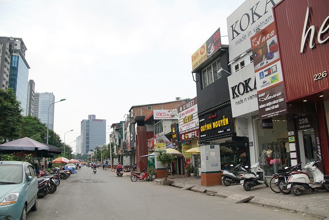 Cận cảnh tuyến đường, vỉa hè chỉ phục vụ khu nhà không phép? - ảnh 2