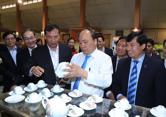 Thủ tướng đến thăm công ty cổ phần gốm Chu Đậu - ảnh 10