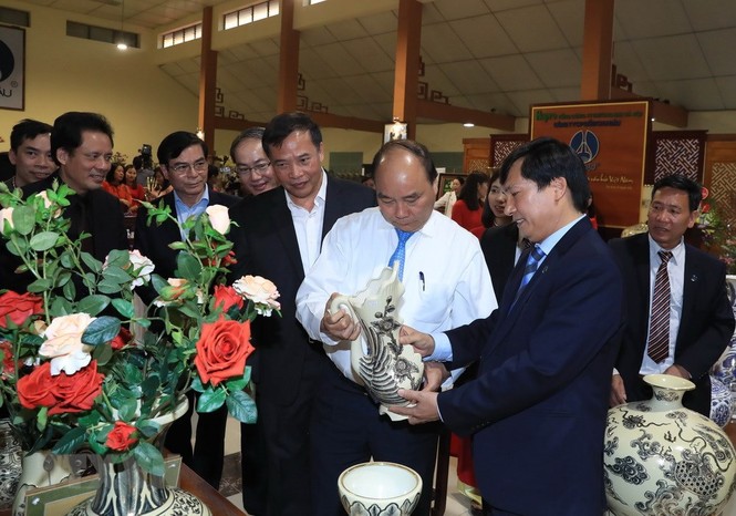 Thủ tướng đến thăm công ty cổ phần gốm Chu Đậu - ảnh 11