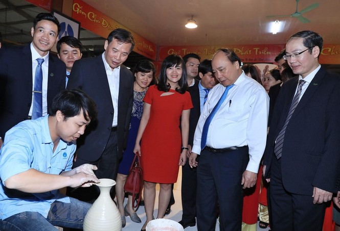 Thủ tướng đến thăm công ty cổ phần gốm Chu Đậu - ảnh 5
