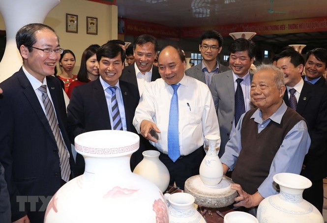 Thủ tướng đến thăm công ty cổ phần gốm Chu Đậu - ảnh 6