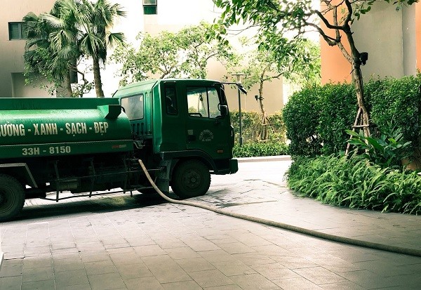 Xe téc rồng rắn cứu ‘khát’ ở các khu đô thị - ảnh 2