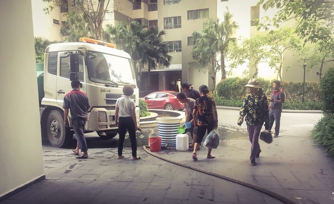 Xe téc rồng rắn cứu ‘khát’ ở các khu đô thị - ảnh 1