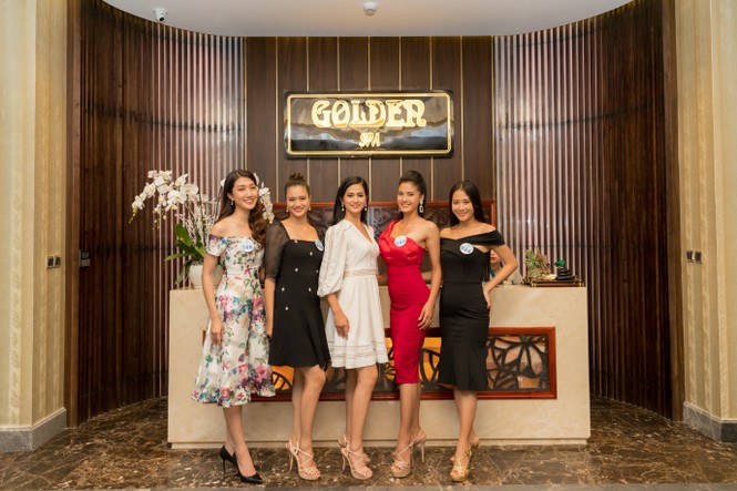 Thí sinh Miss World khoe dáng nóng bỏng bên hồ bơi vô cực - ảnh 6