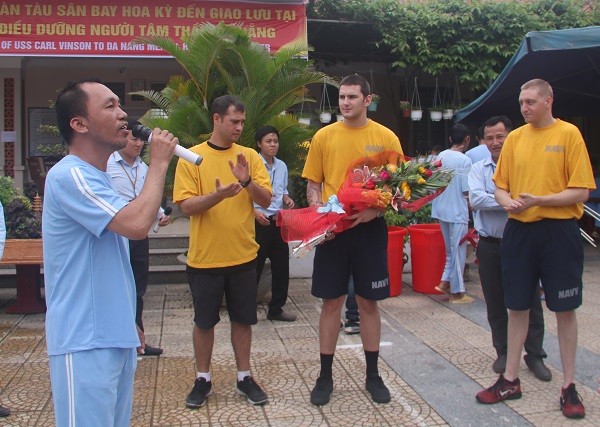 Lính tàu sân bay Mỹ hào hứng với các trò chơi dân gian Việt Nam - ảnh 2