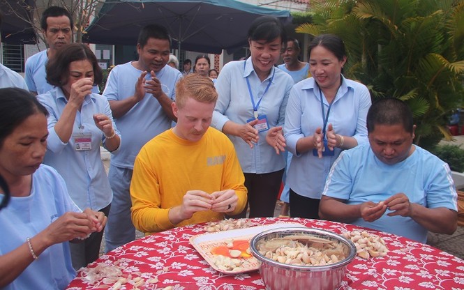 Lính tàu sân bay Mỹ hào hứng với các trò chơi dân gian Việt Nam - ảnh 9