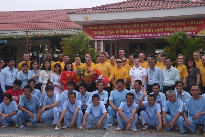 Lính tàu sân bay Mỹ hào hứng với các trò chơi dân gian Việt Nam - ảnh 1